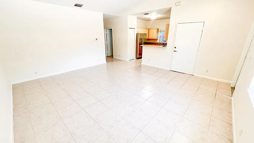 2 bed, 5650 sqft, $2,575 — Photo 3