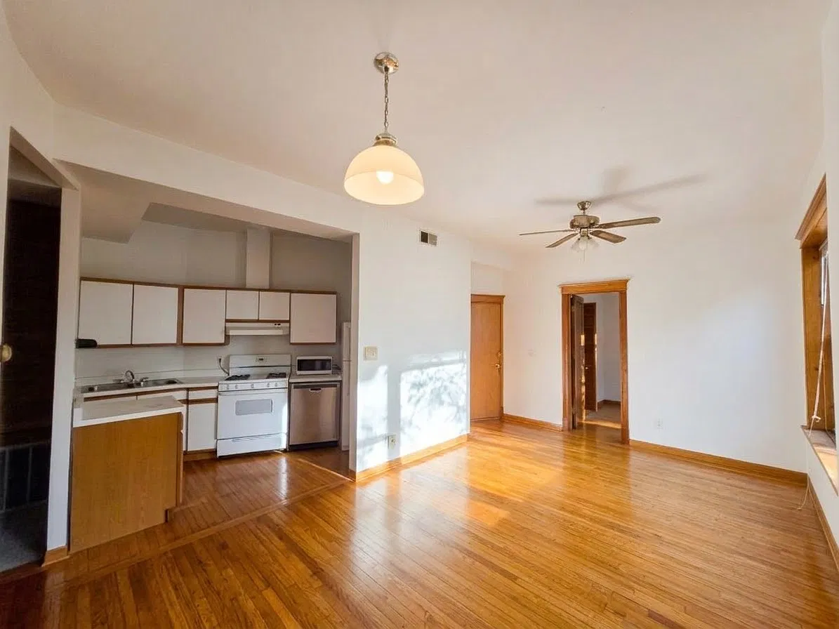 2 bed, 800 sqft, $2,000 — Photo 4
