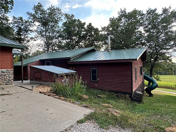 3rd image of 12172 N Hixton Levis Road