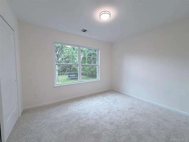 102 Pulaski Rd — Photo 16