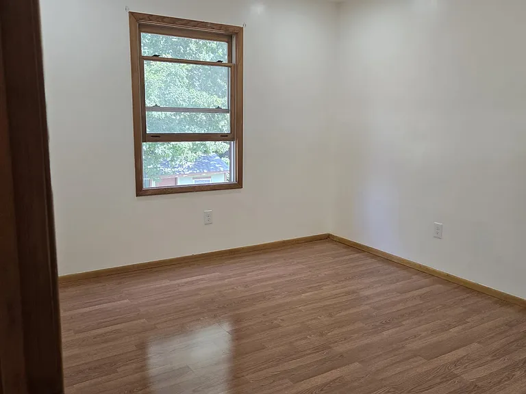 195 Edgemere Ct — Photo 11