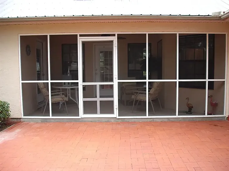 604 Mallory Dr — Photo 2