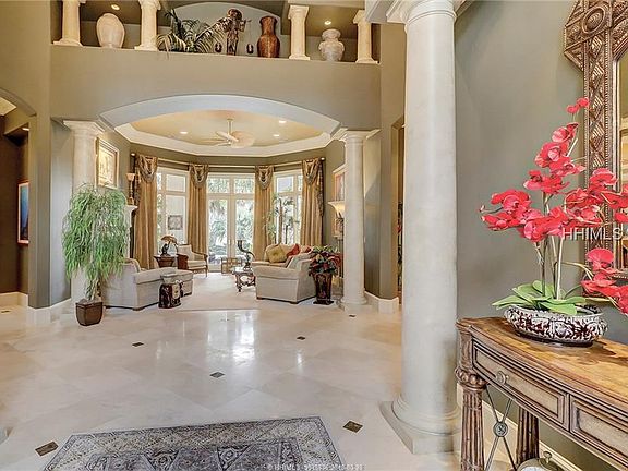 4th image of 674 Colonial Dr