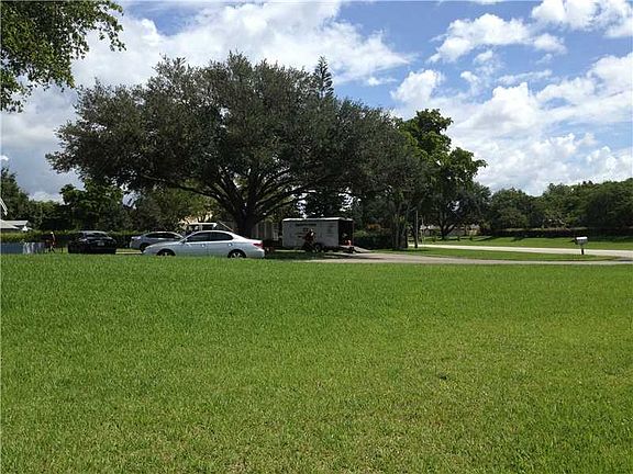 3rd image of 5721 SW 111th Ter