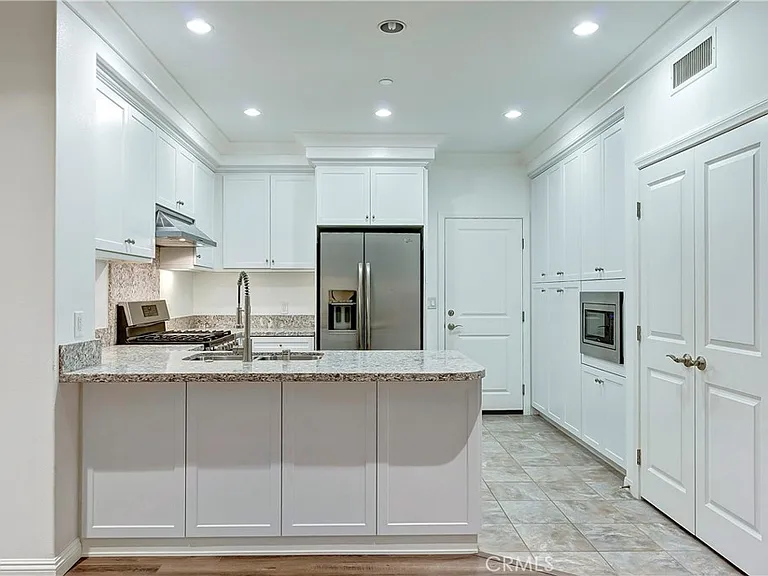 70 Kempton — Photo 11