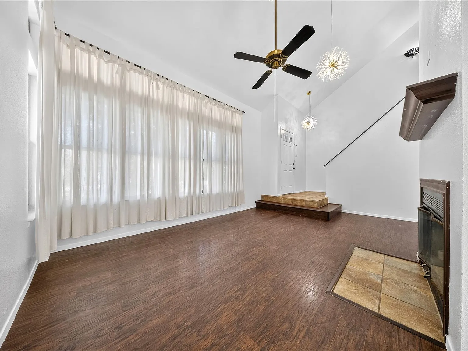 4 bed, 3.0 bath, 2060 sqft, $2,000 — Photo 3