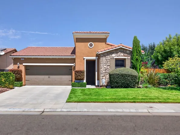 3745 Robinwood Ave, Clovis, CA 93619