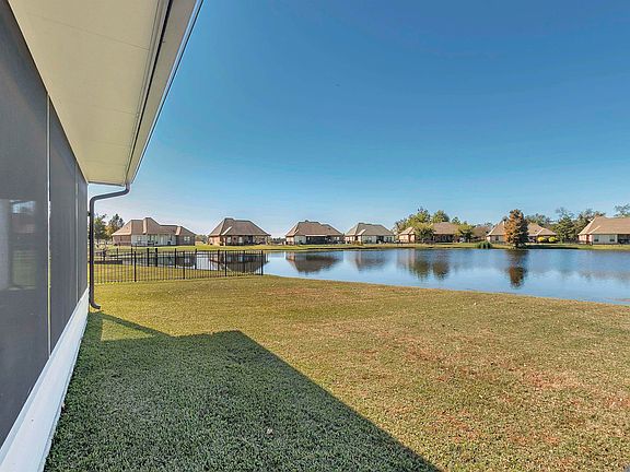 3rd image of 473 Lakeshore Dr