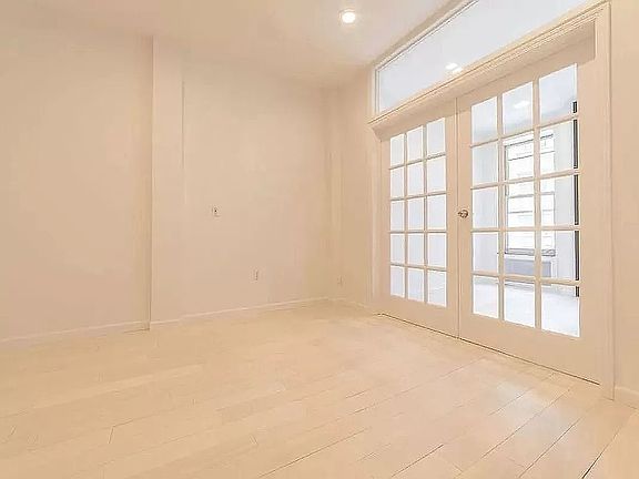 3rd image of 116 Saint Marks Pl APT 1