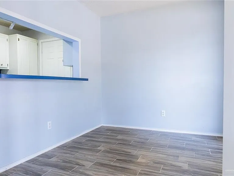 2203 E Coma Ave — Photo 8