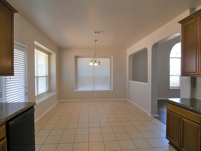 1008 Starlight Dr — Photo 5