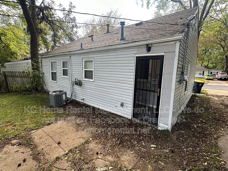8025 Park Ave — Photo 22