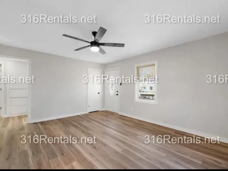 2116 S Mosley Ave — Photo 3