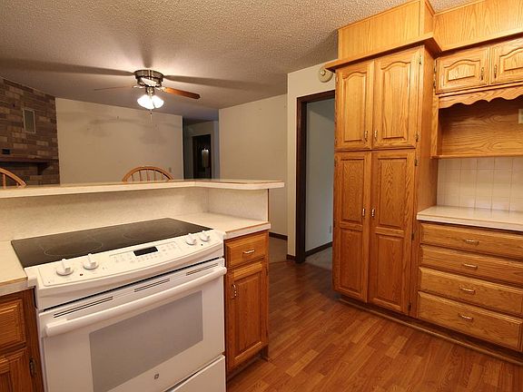 5th image of 639 Scott Ave