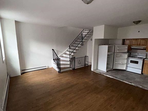 3rd image of 107 Madison St