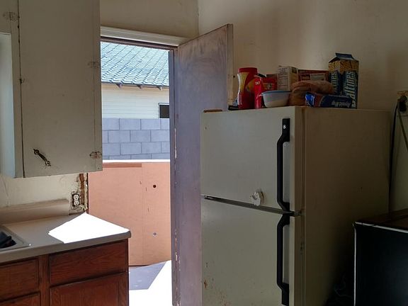 913 Kitchen2