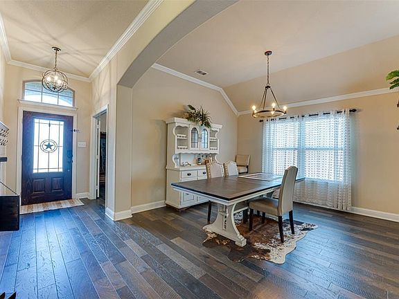 5th image of 1109 Colonial Dr