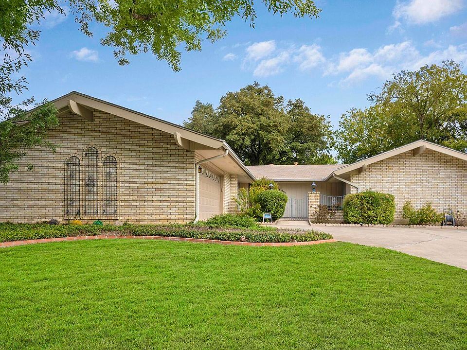 1st image of 207 MADRID DR
