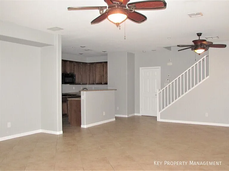 2021 Brush Stroke St — Photo 2