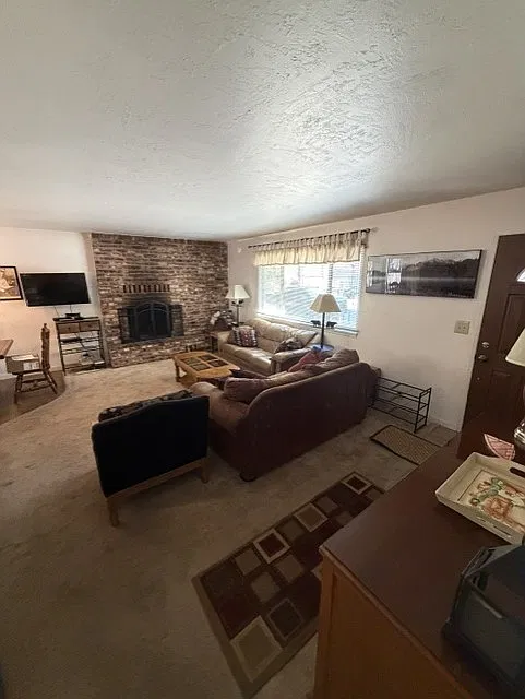 3 bed, 1200 sqft, $3,100 — Photo 3