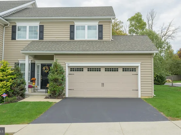 30 New Village Greene Dr, Honey Brook, PA 19344