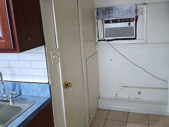 2nd image of 3803 Glenwood Ave #14