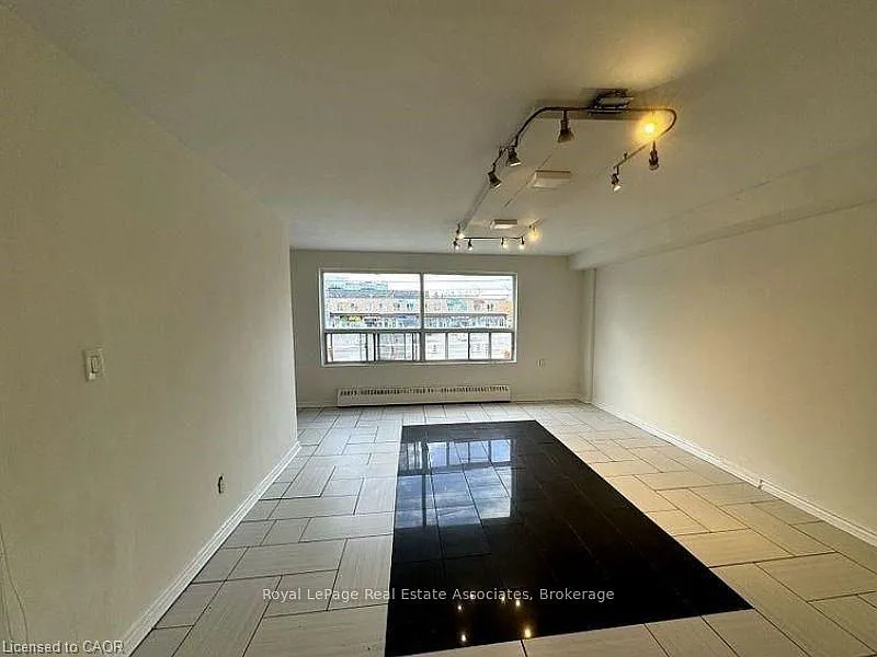 3 bed, $2,300 — Photo 2