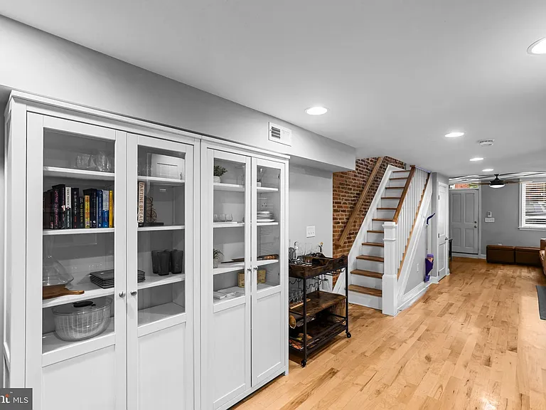 601 S Rose St — Photo 9