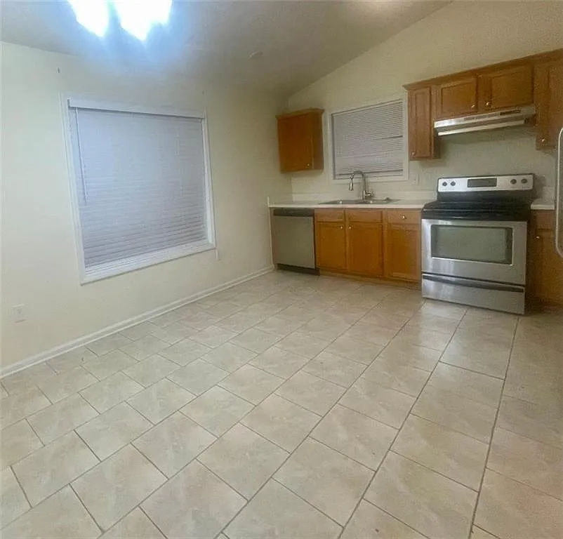 4 bed, 2.5 bath, 1562 sqft, $1,750 — Photo 4