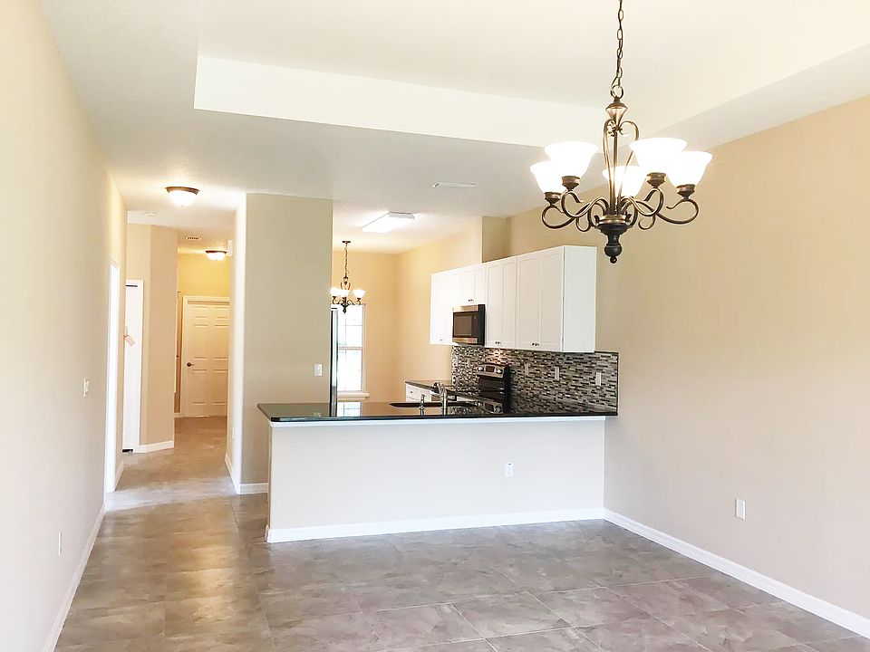 1st image of 8 Rosepetal Ln