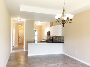 8 Rosepetal Ln, Palm Coast, FL 32164