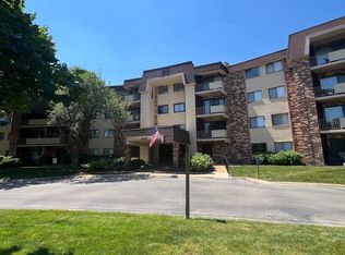 3350 N Carriageway Dr Unit 410, Arlington Heights, IL 60004