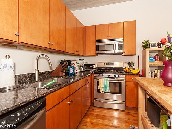 4th image of 630 N Franklin St #528