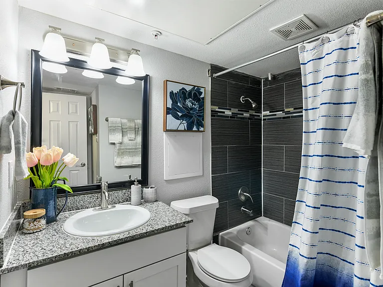The Broadway Apartment Homes — Photo 10