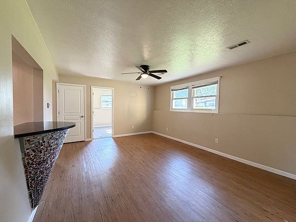 5th image of 801 Deerfield Rd APT 6