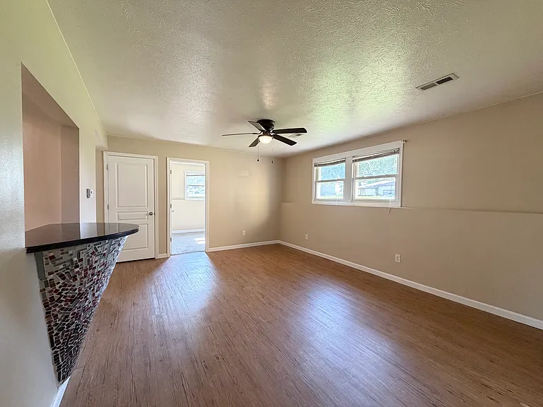 801 Deerfield Rd #6 — Photo 5