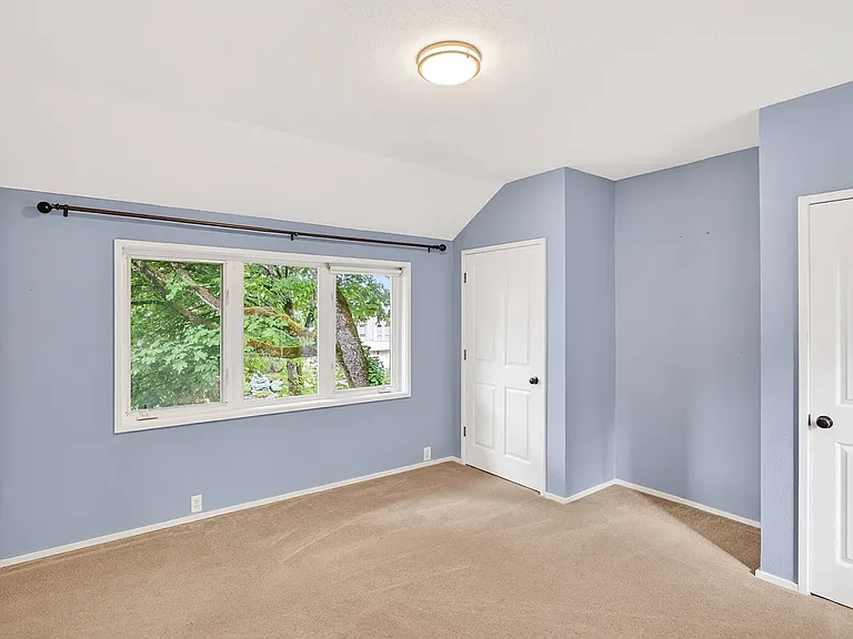248 NW Ash St — Photo 11