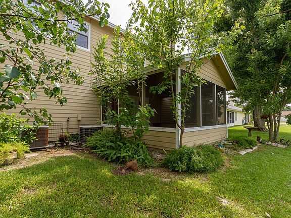 2nd image of 12009 Meadowview Dr S