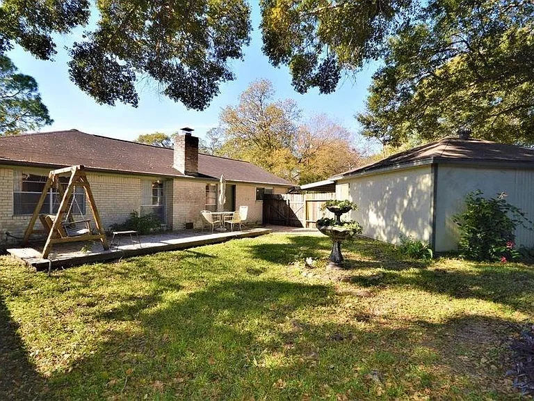 114 Lafayette Ln — Photo 4