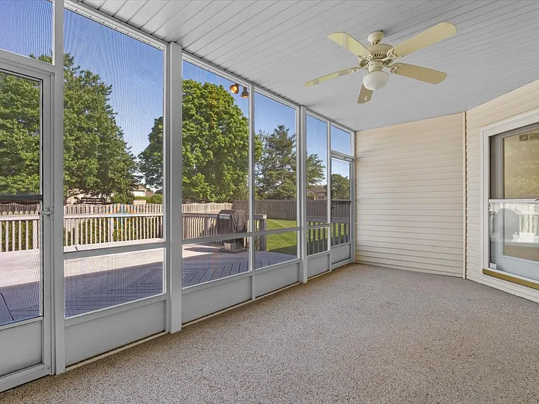 114 Heatherstone Dr #1 — Photo 32