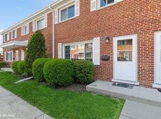 1242 N Boxwood Dr #B, Mount Prospect, IL