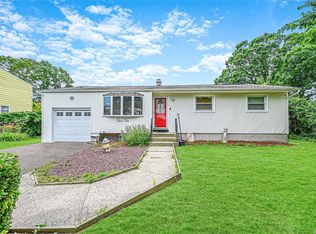 310 Delaware Ave, Bay Shore, NY 11706