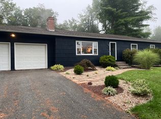 131 Pondview Dr, Amherst, MA 01002