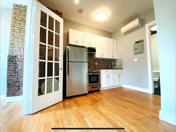 3rd image of 1491 Gates Ave #3B