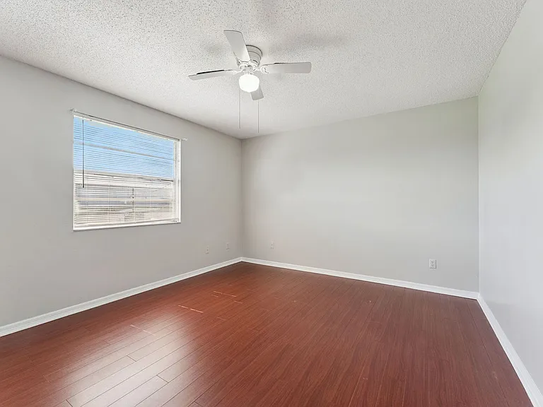 535 Verbena Ct — Photo 10