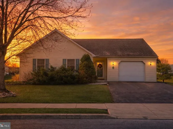 19 Springhouse Dr, Myerstown, PA 17067