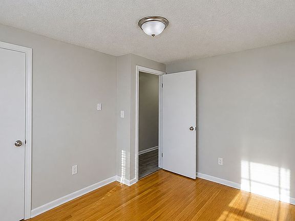5th image of 35 Ludlow Rd