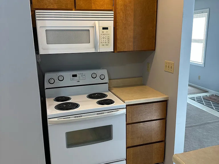 1444 Hyde Park Ave — Photo 12