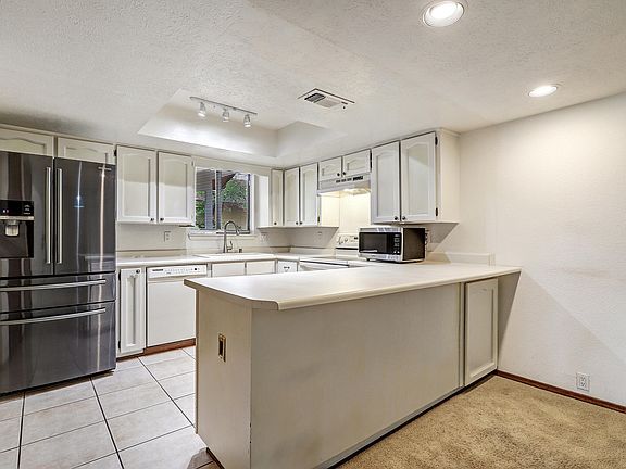 3rd image of 10713 Griffith Park Dr NE