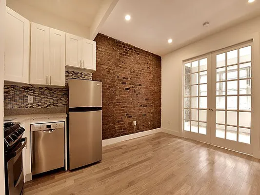 Rented by Cooper & Cooper Real Estate | media 17